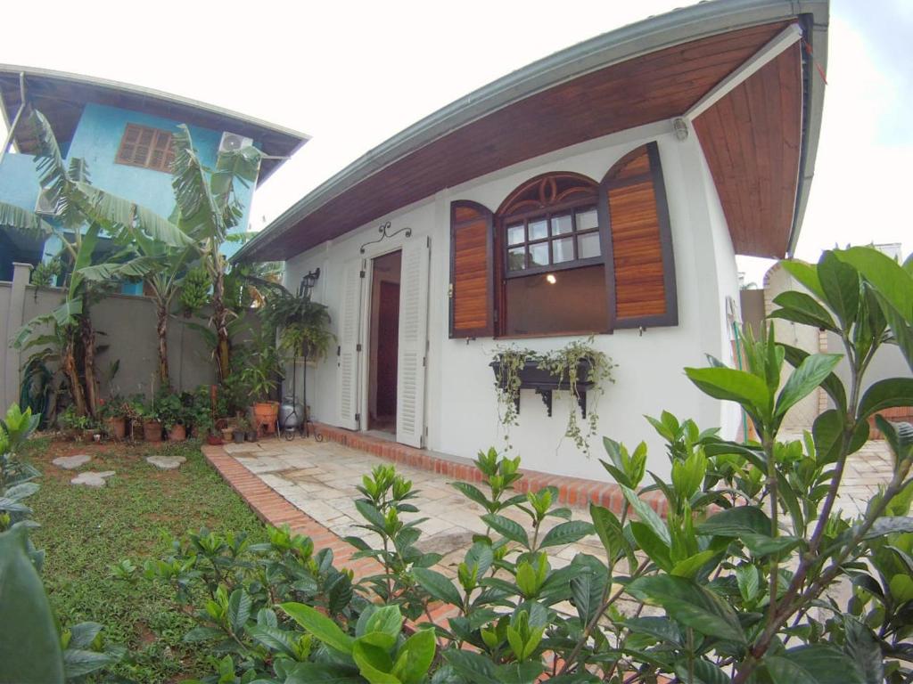 Exterior view, Hospedaria Shaolin Estudio na Lagoa da Conceicao in Florianopolis