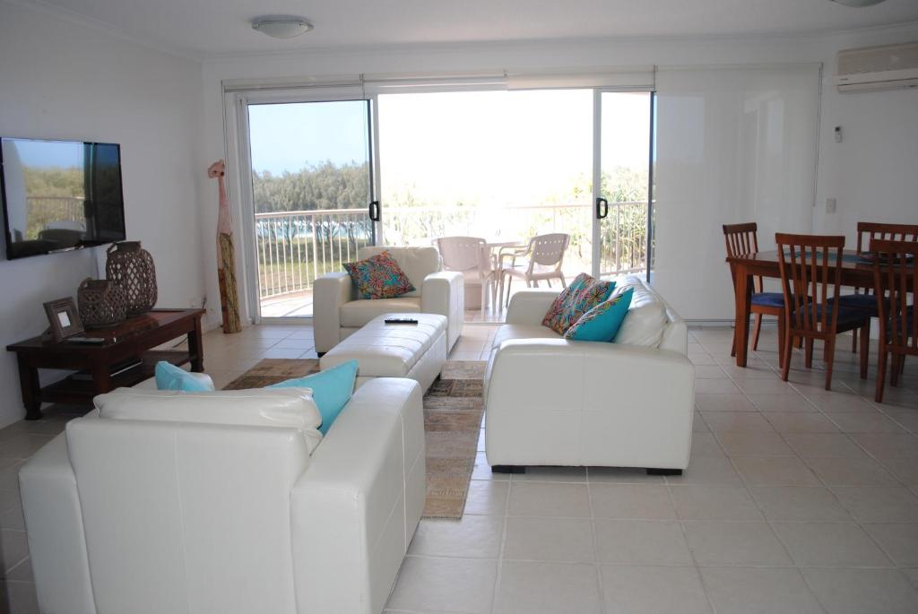 サーフサイド オン ザ ビーチ リゾート (Surfside on the Beach Resort)