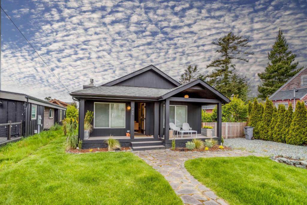 Sprig Dwelling MCA 1482 - Meredith Lodging, Manzanita