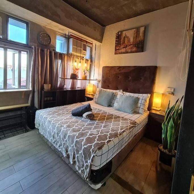 Modern Industrial 1BR Condo with Netflix and Youtube — Hotel in Manila