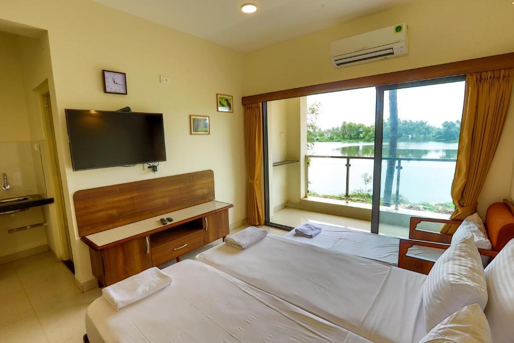 Shared lounge/TV area