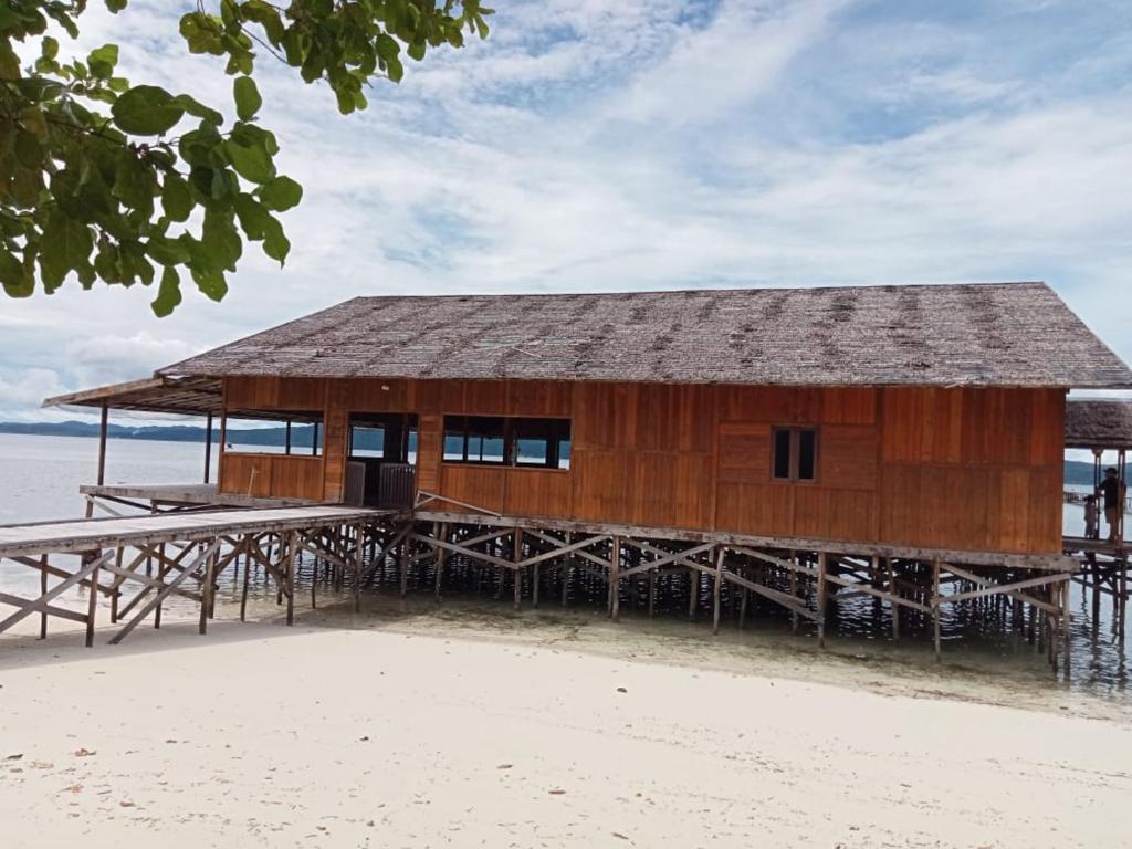 Yenkoranu Dive Center homestay photo