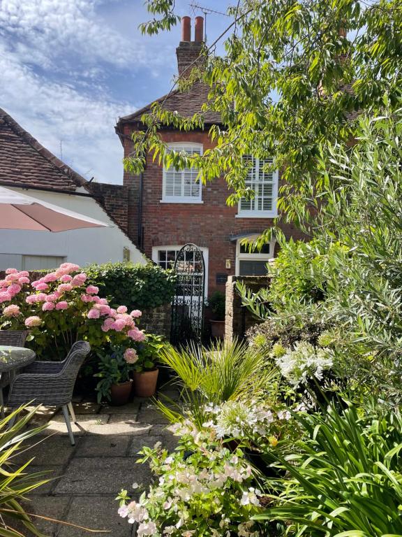 The Courtyard, Chichester