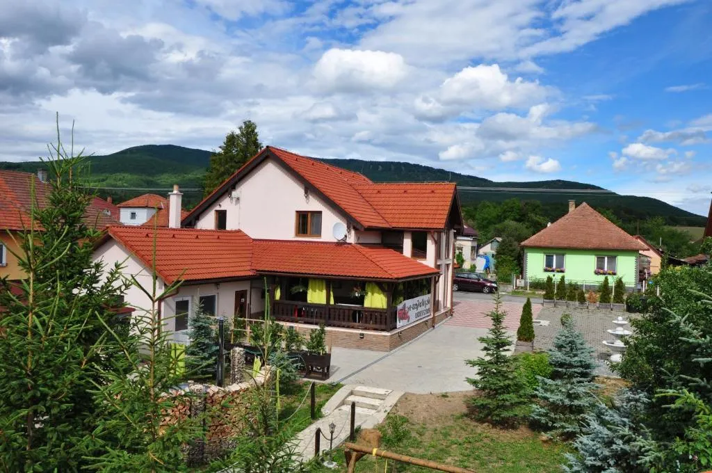 András penzión, hotel in Krásnohorské Podhradie