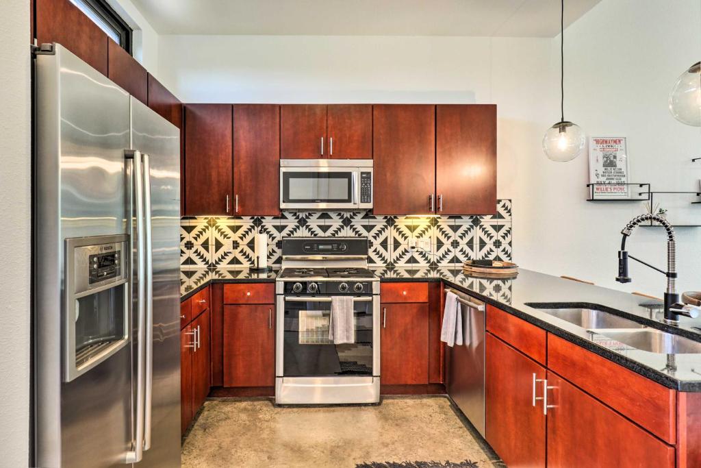 Stylish Austin Condo Near Dining and Nightlife! photo