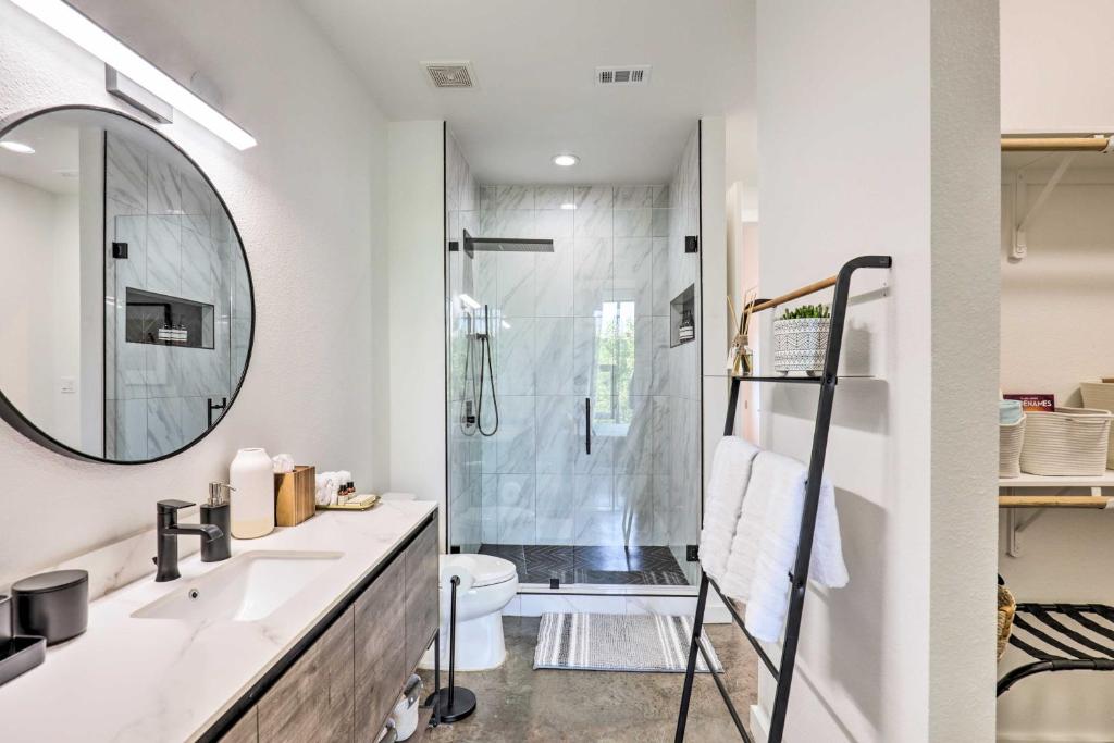 Stylish Austin Condo Near Dining and Nightlife! photo