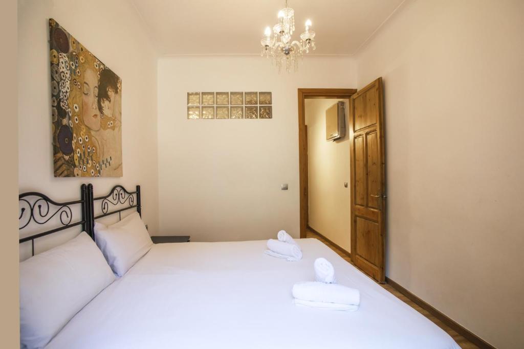 11LLAN345 Spacious apartment in Plaza Espanya photo