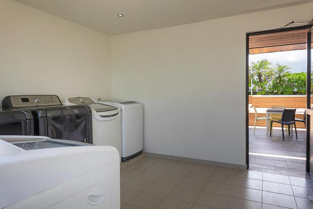 Opal Suites Apartments photo
