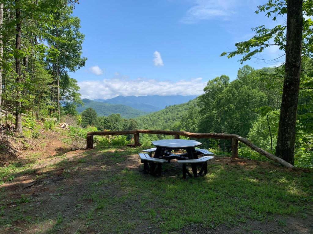 Hideaway at Harvest Moon, Sylva