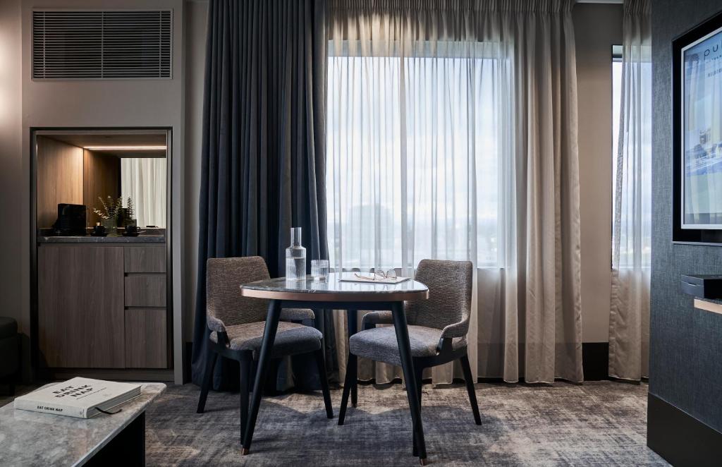 プルマン メルボルン オン ザ パーク (Pullman Melbourne On The Park) 共用ラウンジ/TVエリア