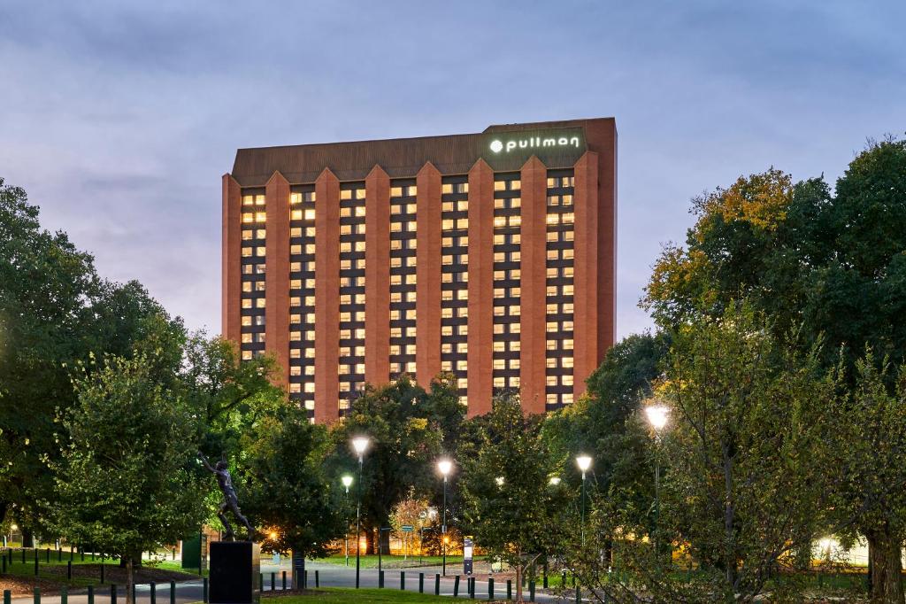 Pullman Melbourne On The Park photo