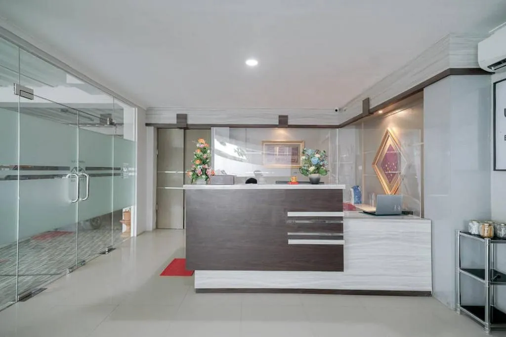 Urbanview Hotel Bari Syariah Palembang By RedDoorz，位于Sukarami的酒店
