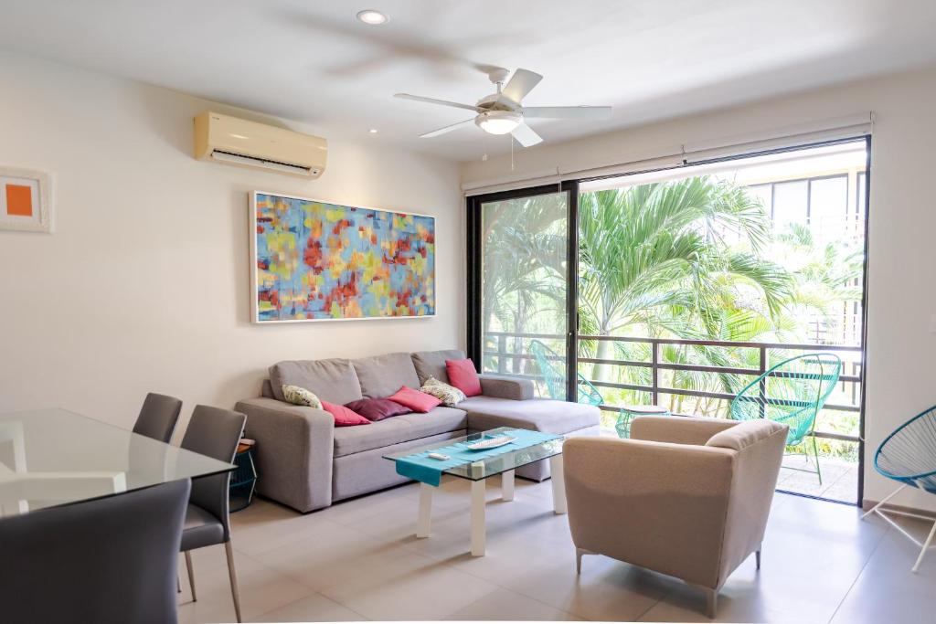 Beautiful 2 bedroom apartment with pool in downtown Playa - 1