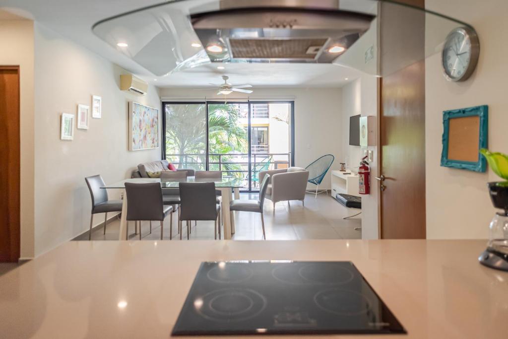 Beautiful 2 bedroom apartment with pool in downtown Playa - 3