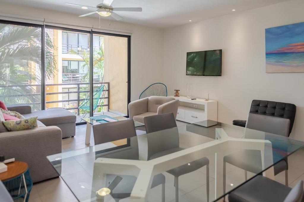 Beautiful 2 bedroom apartment with pool in downtown Playa - 4