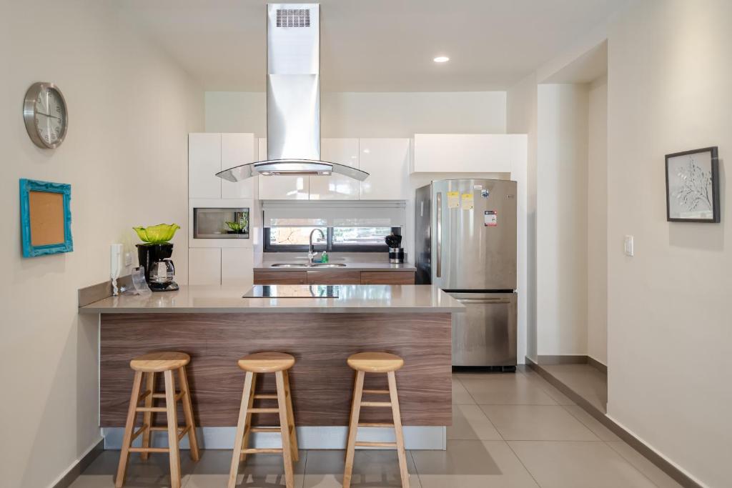 Beautiful 2 bedroom apartment with pool in downtown Playa - 5