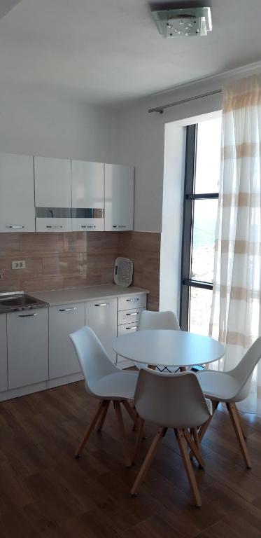Queen Apartments & Rooms - 3