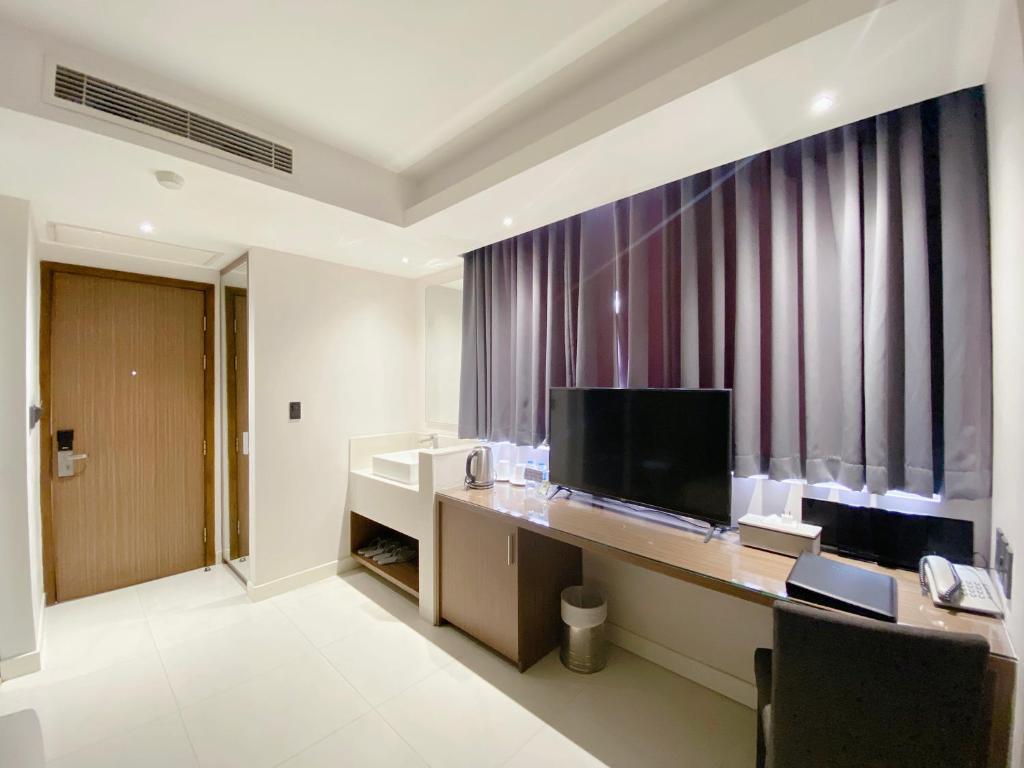 Ho Chi Minh City The Luxe Hotel room