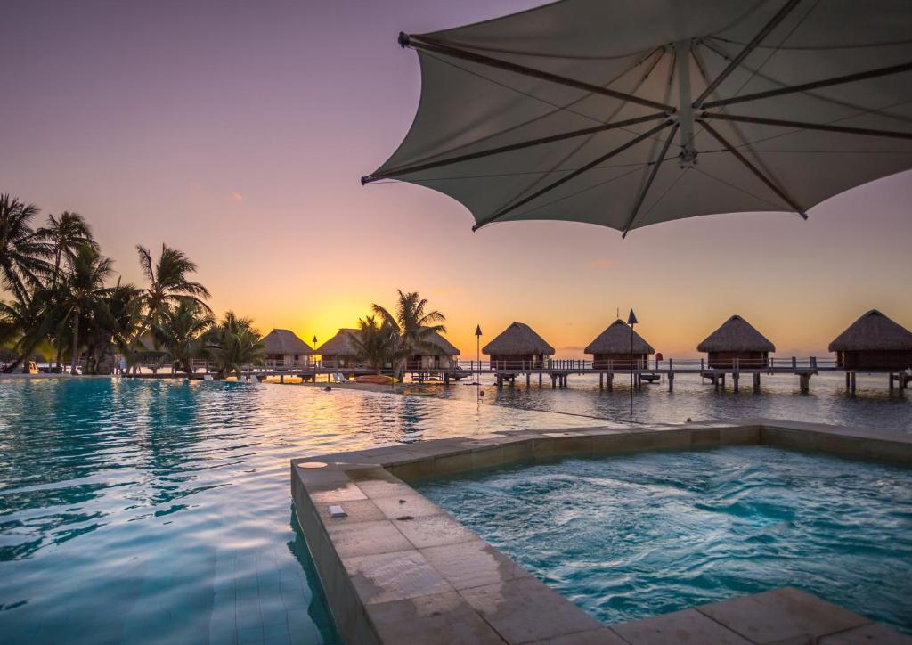 スイミングプール