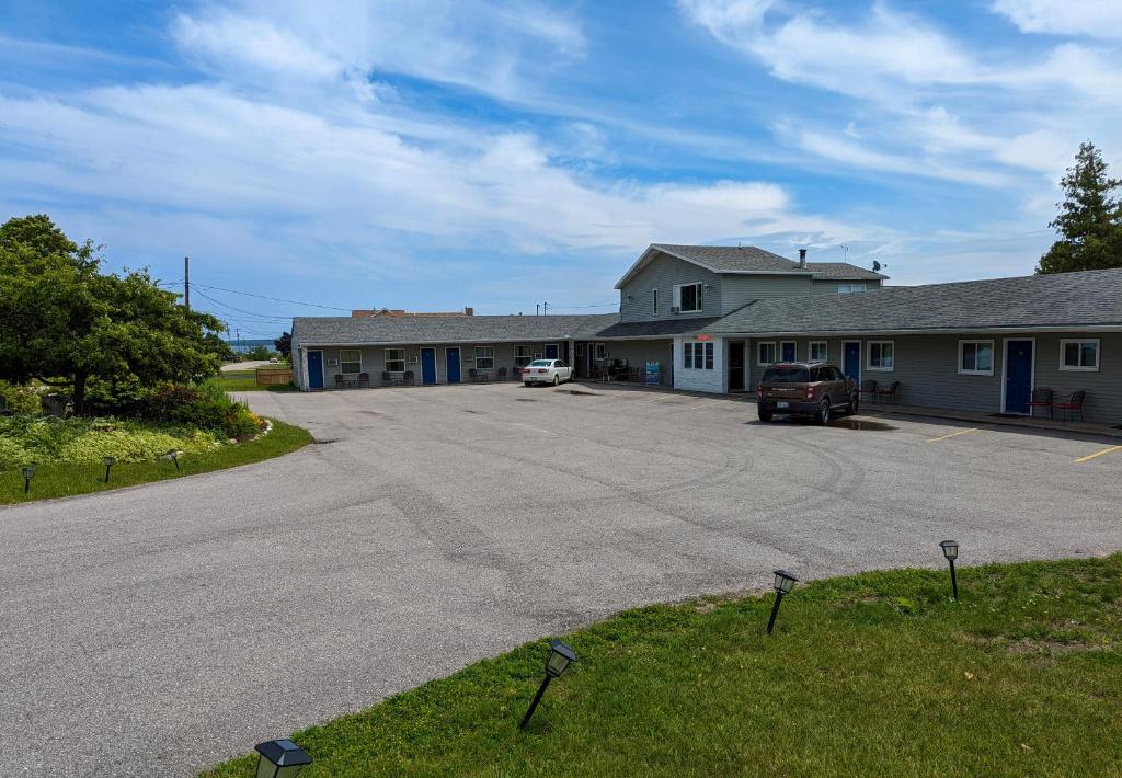 Huron Inn photo