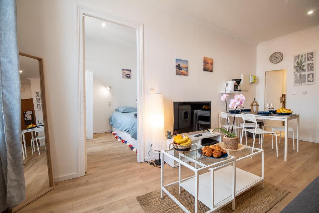 Private Independant flat - Lourdes city center - 2 Balconies - 4