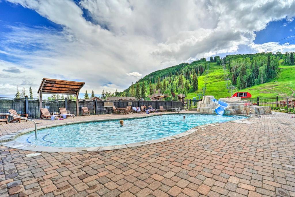 Durango Resort Condo with Balcony and Mtn Views!, Středisko Durango Mountain