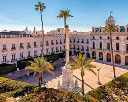 Expoholidays - Plaza Vieja con PARKING gratis - 1