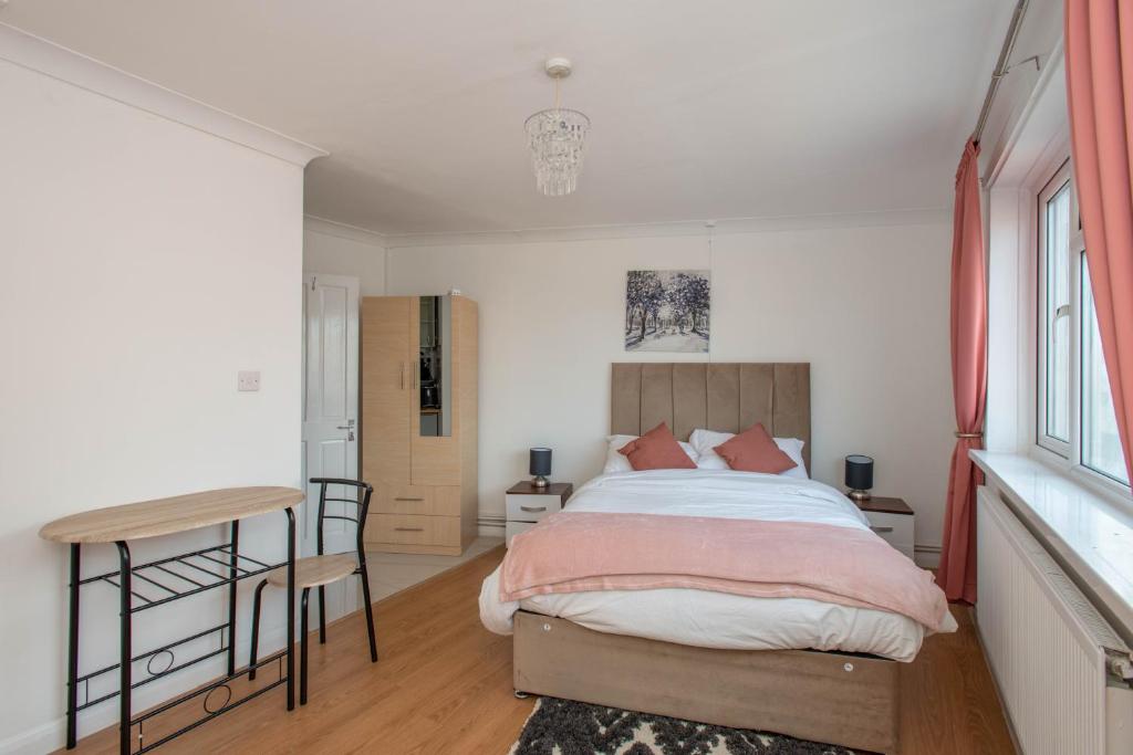 Modern Studio Apartments in Bromley, Greater London near Tesco and Sundridge Park Station, Bromley