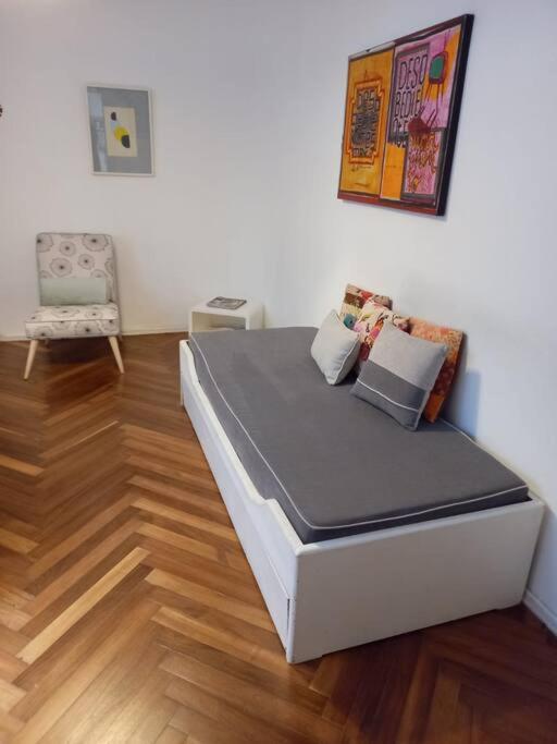 Cálido apartamento a 8 cuadras del mar y a 3 de 18 Julio Estarán acompañados por una gatita que vive alli - 3