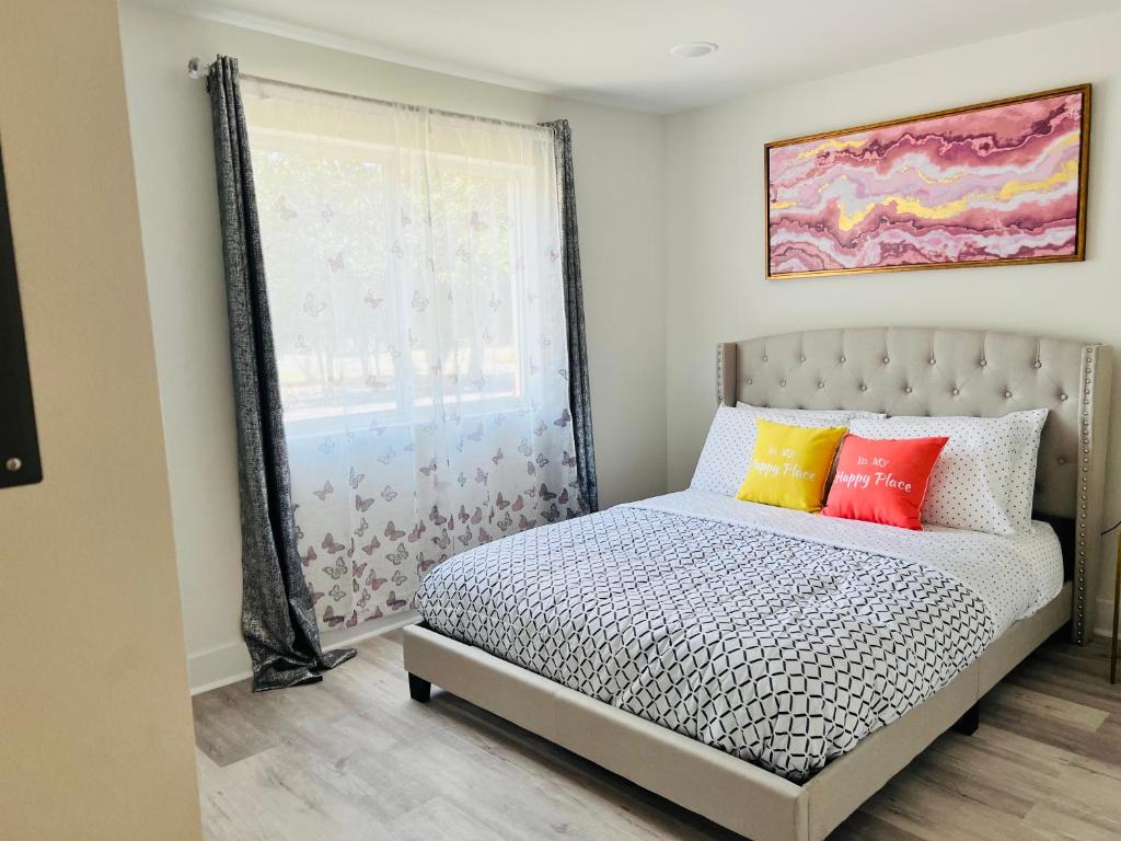 COZY & LUXE 1bed MINS TO DOWNTOWN photo