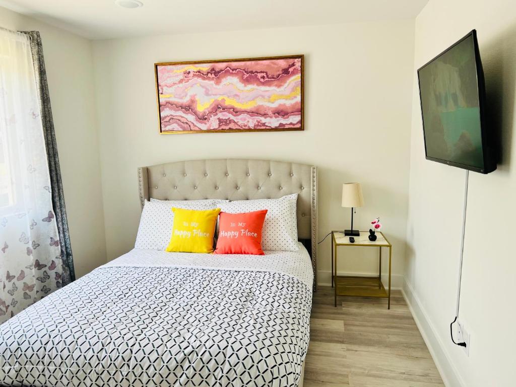 COZY & LUXE 1bed MINS TO DOWNTOWN photo