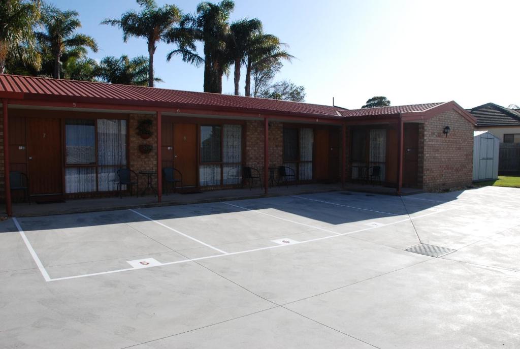 Cunningham Shore Motel photo