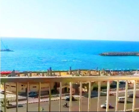 City Square Gate 4 - Ultra Apartment - Full Sea View — Hotel in Alexandria