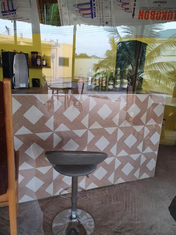 FANTASTIC APARTMENT, 1 master ensuite bedroom, WIFI, air condition, separate living room, 2 toilets, photo