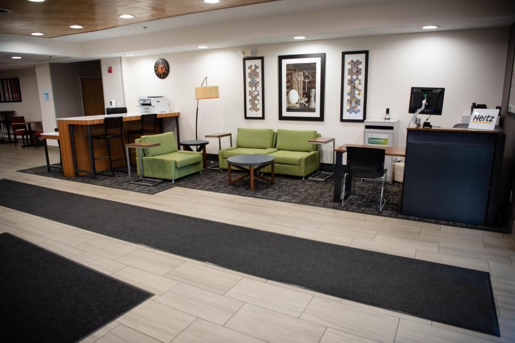 Holiday Inn Express Winfield photo