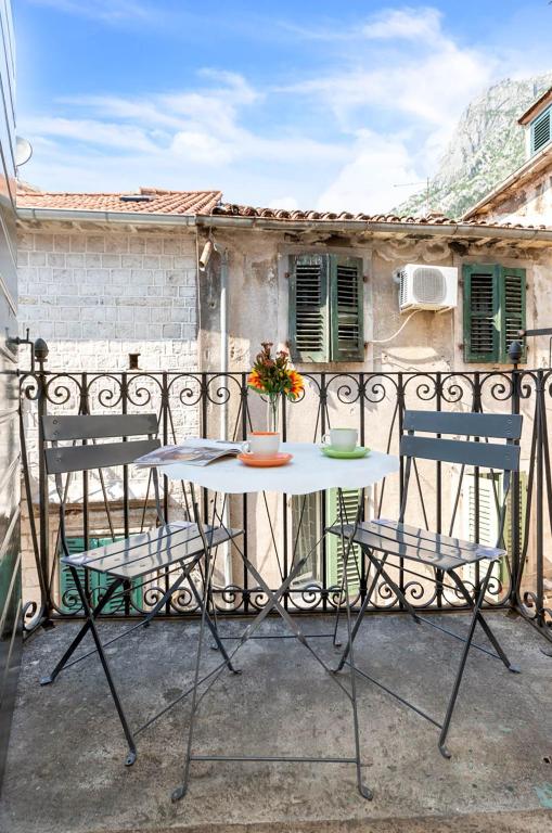 Old Town Mattarelli with Balcony and Street View - 3