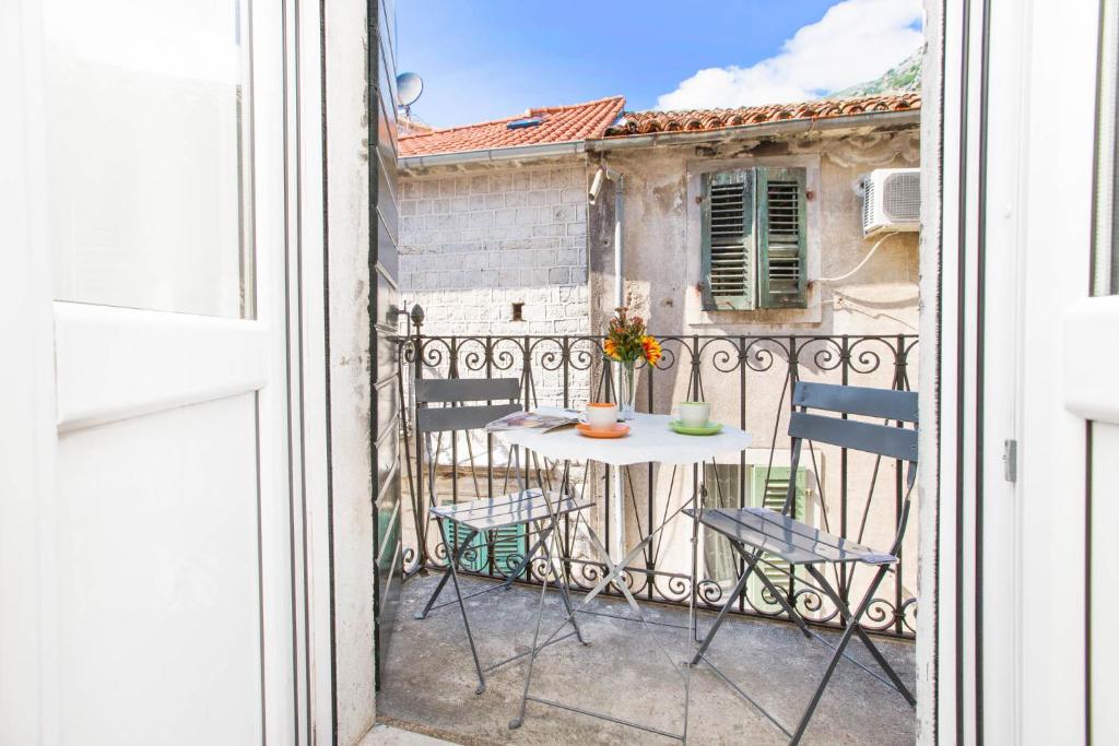 Old Town Mattarelli with Balcony and Street View - 2