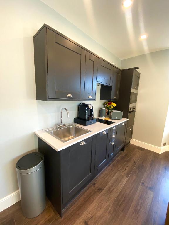 3 West End Boutique Apartment - photo 3