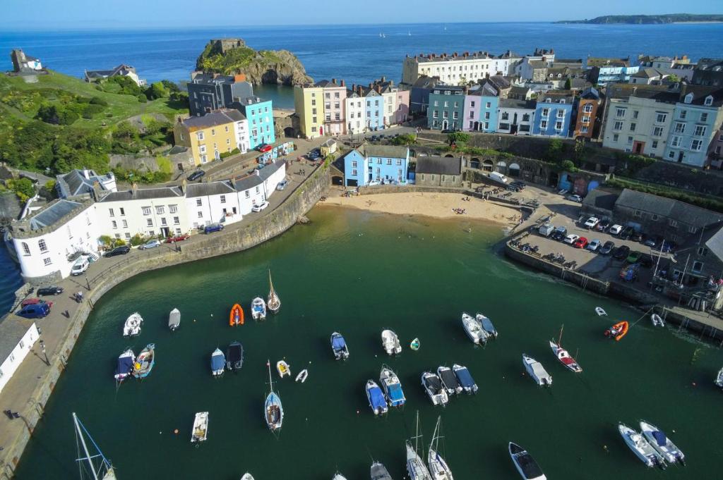 Four Seasons - 1 Bedroom Apartment - Tenby