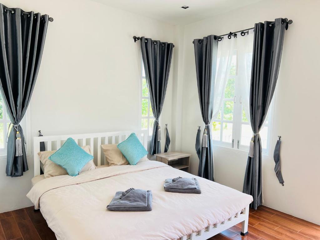 บ้านพักดีมีทรัพย์ Baan PakDee Meesub — Hotel in Uthai Thani