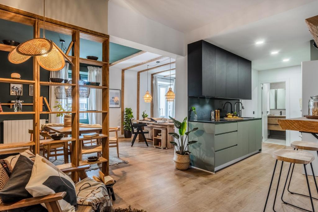 LUNDA- 2 Bedroom Apartment in Malasaña, Мадрид