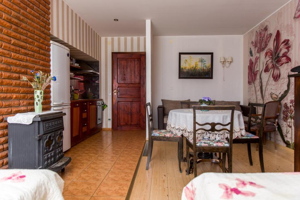 Shared lounge/TV area