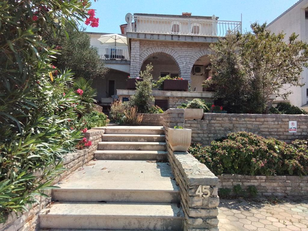 Apt by the sea 1, Pula