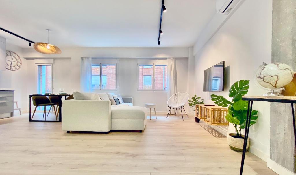 Latina Village - Apartamento de 2 dormitorios con Balcón - 3