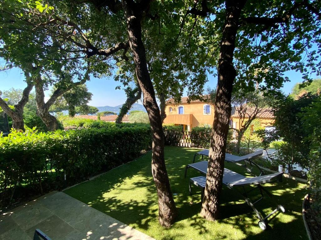 Villa vue mer donnant sur le Golfe de St Tropez, 2 chambres, 6 pers, piscine commune - 2
