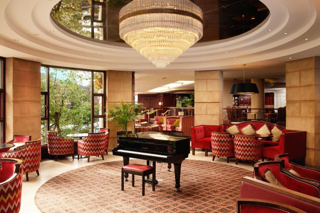 โรงแรมยูโรป้าเบลฟาสต์ (Europa Hotel Belfast)