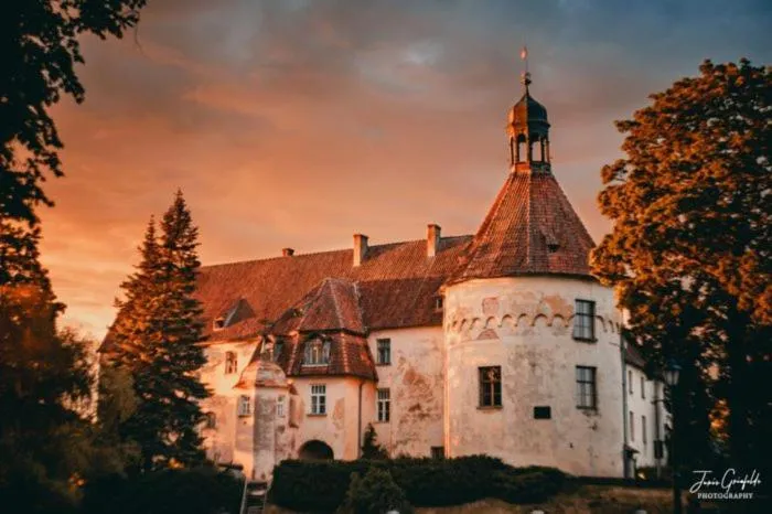 Jaunpils pils, Hotel in Jaunpils