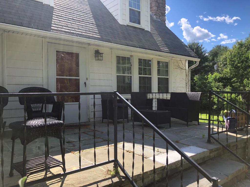 Storybook Cottage -Q202 Home few steps from Perkins Cove and Marginal Way