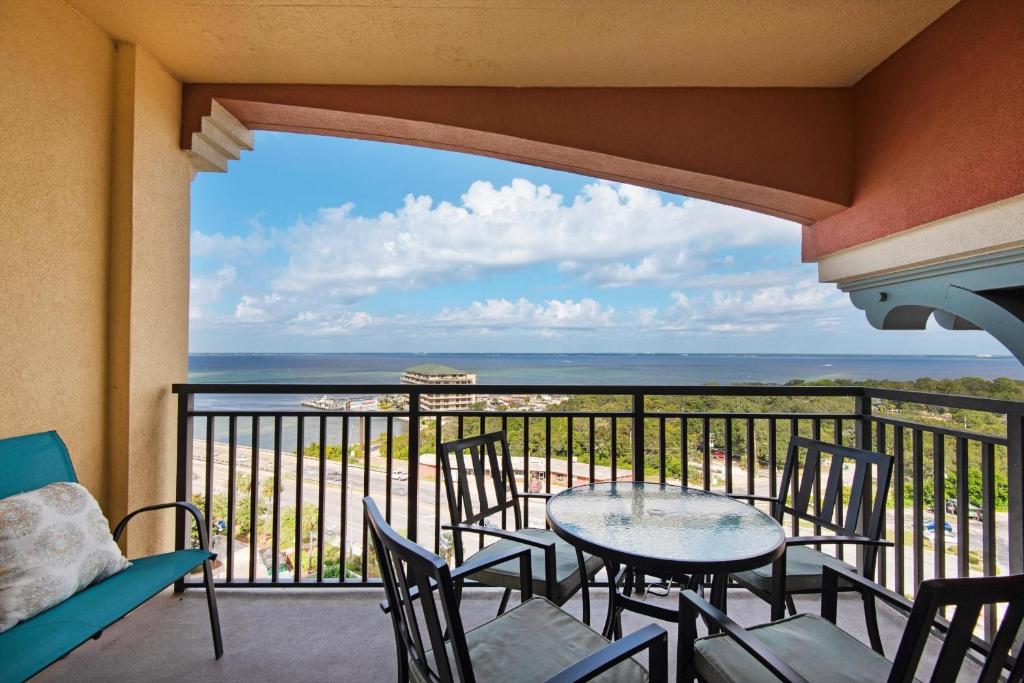 Emerald Grande W728, Destin