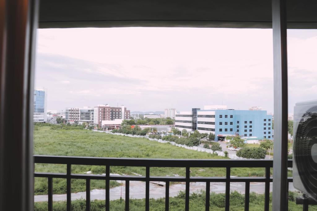 2 BedRoom Avida Storey 1 with Balcony photo